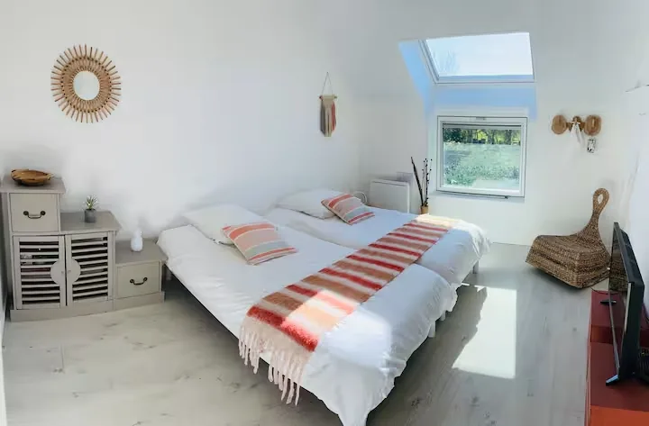 Troisième chambre confortable avec lits jumeaux du gîte La Grange