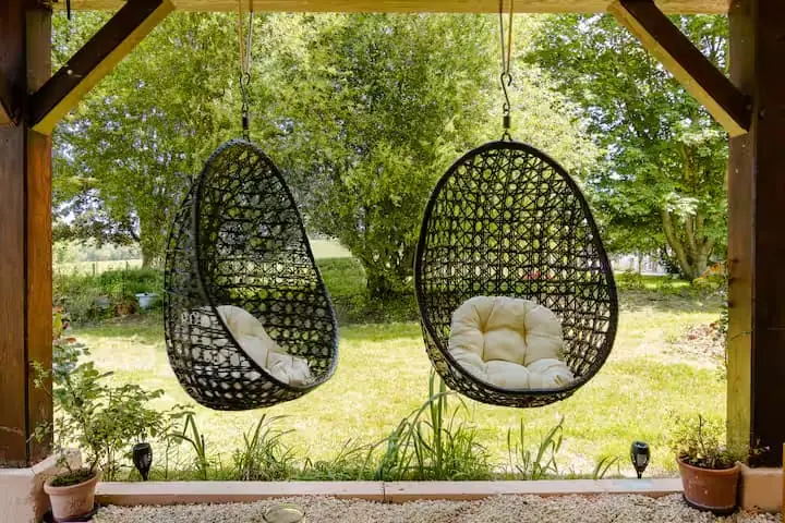 Jardin paysagé de 2000m² avec terrain de jeux au Champ des Mouettes