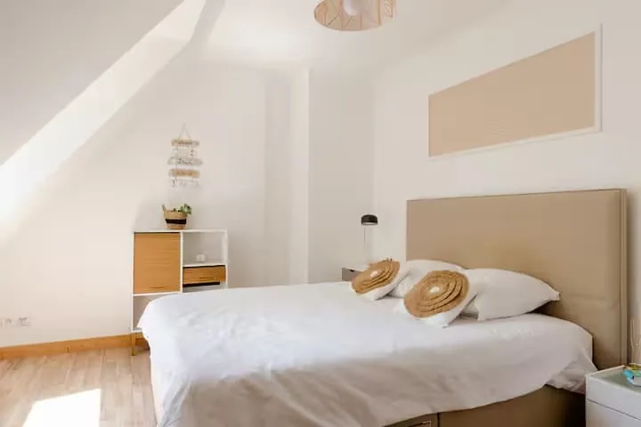Suite parentale du rez-de-chaussée avec lit Queen Size au Champ des Mouettes
