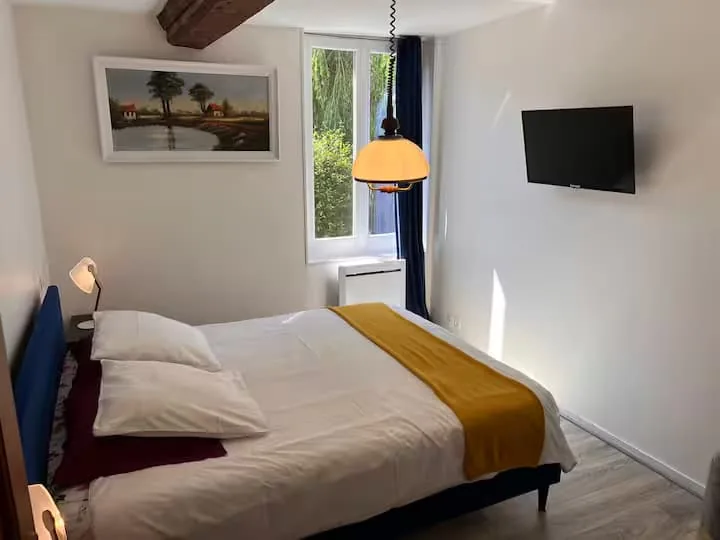 Chambre double confortable avec lit 160cm de La Prairie Verte